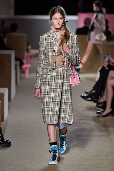 Look 10